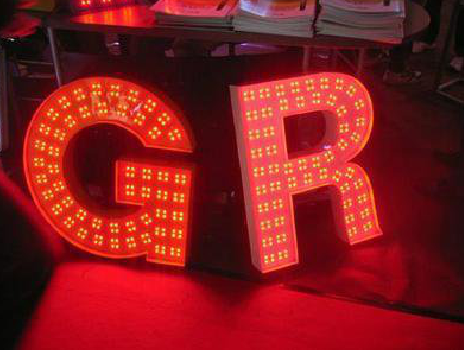 眉县LED发光字常见的安装误区。